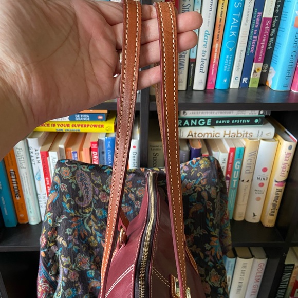 🌸SOLD🌸 Dooney and Bourke Large Tote in Burgundy - Very Good Used Condition - Picture 7 of 10